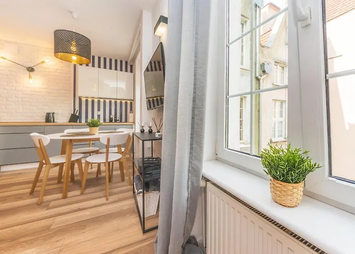 Glow Apartments, Dluga 69