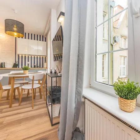 Glow Apartments, Dluga 69