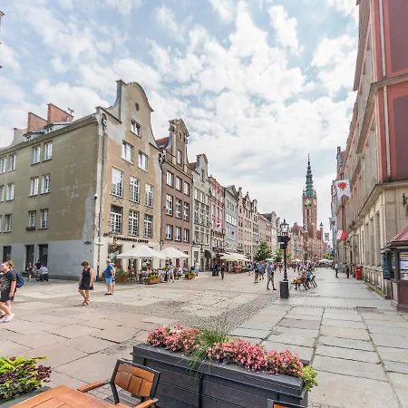 Glow Apartments, Dluga 69