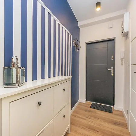 Glow Apartments, Dluga 69